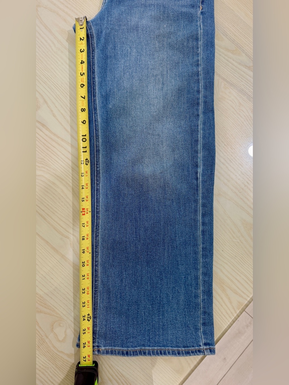 Old Navy High Waisted WOW Crop Wide-Leg Jeans 4 Long faded medium wash LIKE NEW - Picture 3 of 7